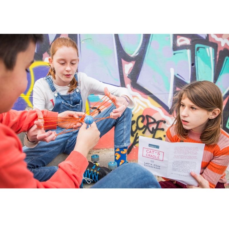 Kinder mit Spielanleitung mit me&mine cat's cradle | Fingerspiel
