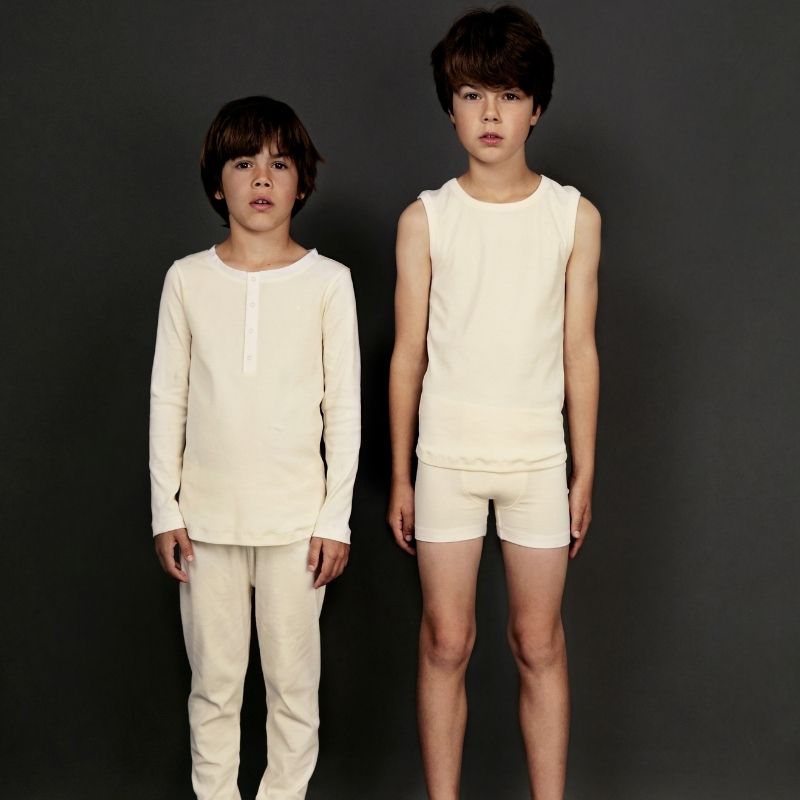 Junge in Gray Label Schlafanzug Hose