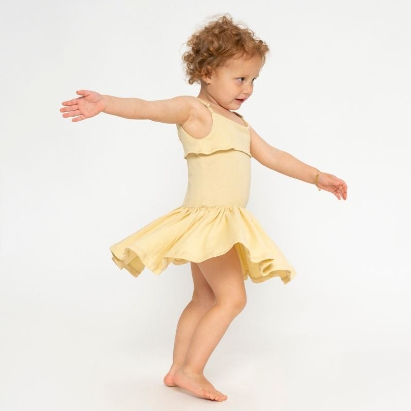 Mädchen in Minimalisma Lis | Mädchen Kleid in soya