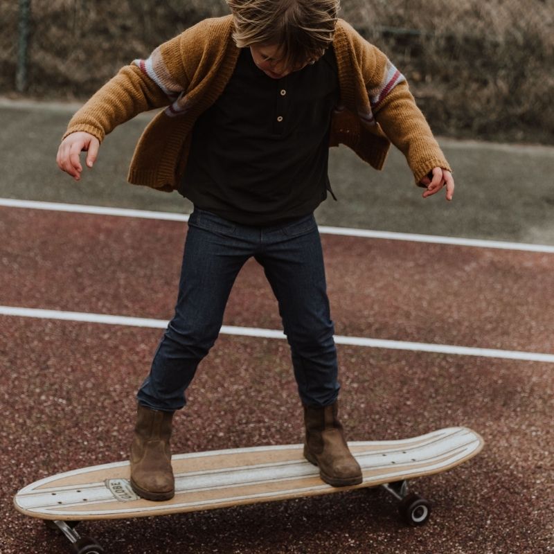 Junge in Bio Jeans Kinder