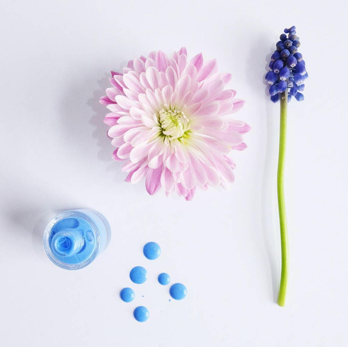 HeyJune Concept Store - NAMAKI Nagellack für Kinder auf Wasserbasis (hellblau) mit Blumendeko